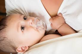 Pacifiers and Breastfed Babies: What All New Parents Need to Know — The  Breastfeeding Mama