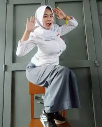 Pasalnya, wika salim selalu tampil dengan baju ketat, sehingga tampak jelas body goals y. 49 Sekol Ideas Fesyen Hijab Fesyen Baju Putih