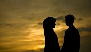 Lelaki yang ego tinggi mungkin akan buat sesuatu yang kurang disukai sekadar nak menunjukkan 'kuasa'. Tanda Lelaki Ego Jatuh Cinta Kepada Anda Tanpa Anda Sedari