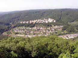 Poté rozhledna chátrala a v roce 2007 byla pro nebezpečnost pro veřejnost uzavřena. Alexandrova Rozhledna Mesto Adamov