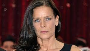 Stephanie von monaco hat sich in einem seltenen interview gegen frankreichs verbot von wildtieren im zirkus und gegen veganismus ausgesprochen. Stephanie Von Monaco Aussert Sich Zum Fruhen Tod Ihrer Mama Gracia Patricia
