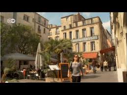 Naunnt) is een havenstad in het westen van frankrijk, waar aan de zuidrand van bretagne de rivieren erdre en sèvre uitmonden in de loire. A Visit To Charming Montpellier Euromaxx City Youtube