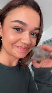 Lilly Francis's Instagram, Twitter & Facebook