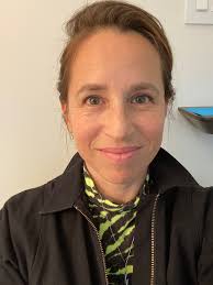 Jennifer Wallach's Instagram, Twitter & Facebook