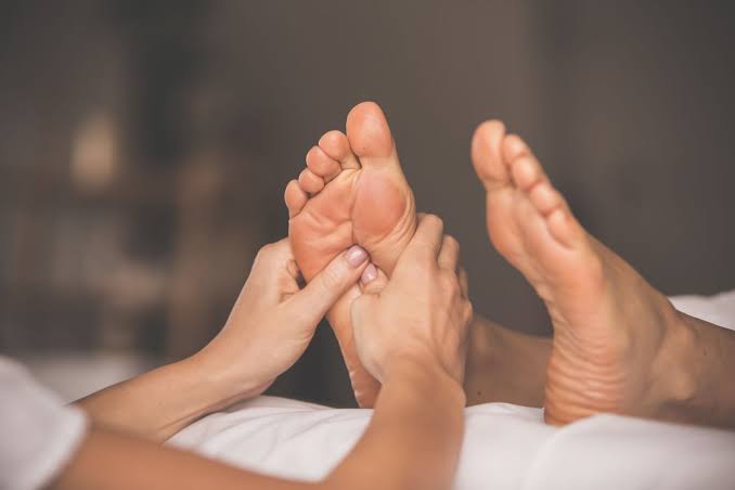KỸ THUẬT M&Aacute;T XA CH&Acirc;N | FOOT MASSAGE TECHNIQUE - Art Era Center