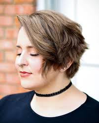 This medium pixie headdress works perfectly for carey mulligan's round face. 28 Flattering Short Hairstyles For Round Face Shapes In 2021