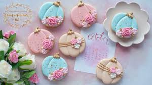 How To Make Pretty Floral Pumpkin Cookies Cookie Recipes Cookies Sugarcookies Frosting C Pumpkin Cookies Decorated Pumpkin Sugar Cookies Cookie Decorating