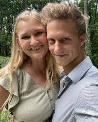 Beth Beal's Instagram, Twitter & Facebook