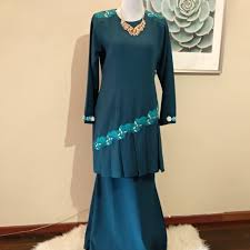 Kesederhanaan adalah yang paling sesuai dan ia adalah sebahagian daripada pakaian yang menambah seri. Raya Baju Kurung Moden Muslimah Fashion Two Piece On Carousell