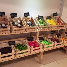 Pin De Faraji Ahmed Em L Armoire De Fruits Loja De Fruta Expositores De Frutas Prateleiras De Exposicao