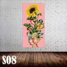 Istilah gerakan mahasiswa bunga matahari mengacu kepada penggunaan bunga matahari oleh para pengunjuk rasa sebagai simbol harapan karena bunga ini bersifat heliotropik. Matahari Indonesia Definition