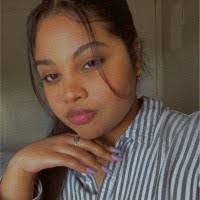 Laura Gobin's Instagram, Twitter & Facebook