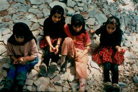Considered one of the most beautiful iranian movies ever made, baran is a love story about a young iranian construction worker and an afghan immigrant laborer. The Apple Mk2 Films