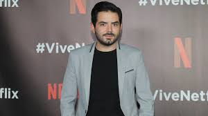 José eduardo eugenio gonzález martínez del río, mejor conocido como josé eduardo derbez, reveló que fueron varios meses los que estuvo tocando puertas, entregando fotos y pidiendo trabajo en. Jose Eduardo Derbez Reacciona A Comparaciones Entre Su Ex Y Su Novia Uno Tv