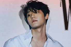 He refuses to talk to his father, mother and younger sister. Lee Do Hyun Bicara Kemungkinan Tampil Di Sweet Home Season 2 Halaman All Kompas Com