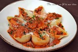 Recette De Conchiglioni Farcis A La Sauce Tomate Et Aux Scampi Recette Conchiglioni Farci Conchiglioni Cuisine Italienne