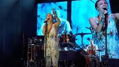 Lauren daigle (top 10 bu hafta). Lauren Daigle Is A Two Time Grammy Seven Time Billboard Music Award And Four Time American Music Award Winner Her Platinum Debut How Can It Be Produced