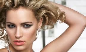 Questo articolo è in continuo aggiornamento, inseriremo tutti i nuovi tagli capelli medi della stagione! 10 Idee Per Un Taglio Capelli Donna 2016 Di Tendenza Cambiarestile It