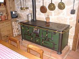 antiker holzkochherd mit zusatzlichem glaskeramikfeld antiker herd alter herd holzfeuerung