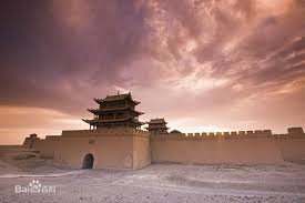 Tembok besar china adalah tembok raksasa yang membentang sepanjang 6.350 km, seperti naga yang sedang menggeliat dan siap menghadang semua musuh china.tembok besar yang menjadi salah satu keajaiban dunia sekaligus ikon negara china ini membentang mulai dari shanhaiguan di sebelah timur, melewati perbatasan china dan manchuria hingga lop nur, di sebelah tenggara daerah otonomi xinjiang uygur. Tembok Besar China Di Sebalik Seni Bina Yang Megah Limau Mandarin
