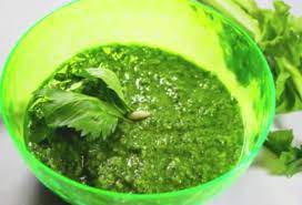 Ecco un primo piatto semplicissimo e veloce da preparare, ideale per un pranzetto leggero in famiglia di quelli da portare in tavola all'ultimo minuto e senza fatica: Pesto Di Foglie Di Sedano Cibocrudo