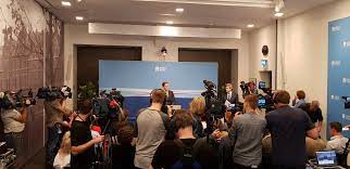 Er zijn verschillende soorten persconferenties mogelijk. Nieuwspoort On Twitter En In De Zaal Ernaast Is Het Erg Druk En Vol Bij De Wekelijkse Persconferentie Van Minpres Nu Nederland Rusland Verantwoordelijk Houdt Voor Mh17 Https T Co Qvwque9hzz
