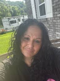 Can someone edit a photo with my mom?