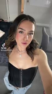 Miranda Calvert's Instagram, Twitter & Facebook