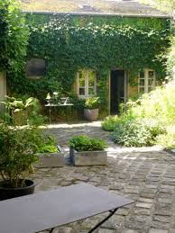 Marianne Evennou Aout 2012 Jardin En Beton Jardins Jardin Maison