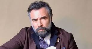 It has entered the realm of the mafia at a young age. Oktay Kaynarca Nin Bir Akrabasi Daha Dizi Oyuncusu Oldu