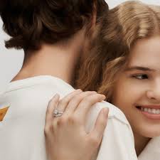 LV Diamonds Pavé V Ring, Platinum