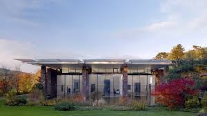 Het huis is het meest gave voorbeeld van de architectonische schilderwerken van bart van der leck. De Collectie Van 3 Miljard De Tijd