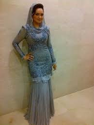 Pertunjukan fesyen bertemakan baju raya oleh 5 orang pereka terkenal yang menggelarkan diri mereka 5tars telah pun berlangsung semalam di menara kl, kuala lumpur. Bride Note Siti Nurhaliza And Me Islamic Dress Engagement Dresses Dresses
