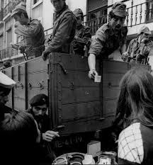 Aqui partilho o que mais gosto e me interessa; Revolucion De Los Claveles Portugal 25 De Abril De 1974 Em 2021 25 De Abril Revolucao De 25 De Abril Fotos Antigas