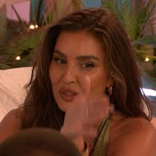 I know everyone is fed up of look alike comparisons. But I think Emma is  the spit or Perry from little mix! Does anyone else see it?