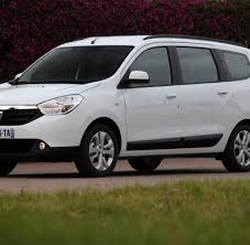 Ön panjuru, geniş tamponları, büyük farları ve keskin tasarımlı arka farları kişiliğini vurgular. Zu Billig Fur Ein Schnappchen Gebrauchtwagen Check Dacia Lodgy Welt