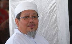 Kabar duka datang dari ustaz tengku zulkarnain. Tanggapan Ustaz Tengku Zulkarnain Soal Cuitan Aksara Mandarin Dipolisikan Islampos