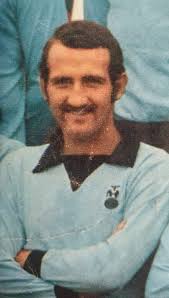 Asking about the snooker hall in Coventry Road, Bedworth. When did it close  and what was the surname of Wally the owner?