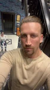 Emily Hare's Instagram, Twitter & Facebook