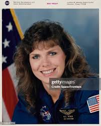 190 photos et images haute résolution de Mary Weber