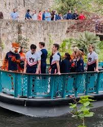 From Robert Pickard in South Alabama “I caught the Aurora as it surged  rapidly from Clarke County, way down south... What a surprise, twice now in  the same year!”