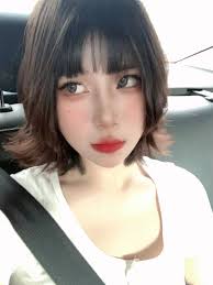 Posting a picture of Dora head last year when hair was really ugly and went  to the music festival to find a barber shop to do it for me, especially  silly