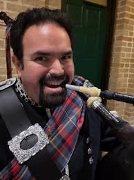 Found one more piper!!! #bagpipes #bagpipersofinstagram #nutcracker #irish  #irishpub #scottishfold