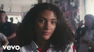 歌手：Olivia Dean（オリビア・ディーン）イギリス、曲：Echo : ベスト100 哀愁感じる名曲 ～  おすすめ女性アーティスト・女性シンガー・女性ヴォーカル～