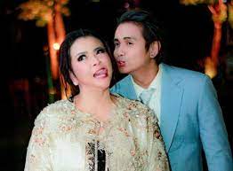 Inisial r itu, itu menggunakan dan mengedarkan juga dengan membeli, kata argo dalam kata sambutannya. Artis Inisial Jj Diringkus Polres Jakbar Karena Narkoba Diduga Jennifer Jill Supit Jakpus News