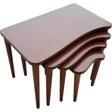 Ceviz ağacı dilimlerinden hazırlanmış 4 'lü zigon sehpa. Decora Deva 4 Lu Mdf Lake Zigon Sehpa Ceviz Fiyati