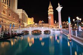 Venetian Casino In Las Vegas The Venetian Resort Hotel Casino Is A Luxury Hotel Spon Resort Hotel Luxur Venetian Las Vegas Las Vegas Hotels Las Vegas