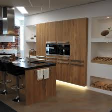 showroom keuken sense keukens betonnen werkblad eikenhout fronten meubelmaker nis wand ingebouwd stopcontact plafon keuken idee keuken ontwerp keuken ontwerpen
