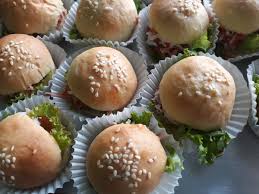 Susu memang paling enak dinikmati dengan roti. Jual Roti Burger Super Mini Ukuran 5cm Pertama Di Indonesia Di Lapak Nasrulloh Akhmad Bukalapak