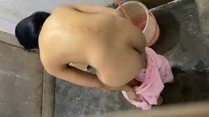 नंगी नहाती लड़की की वीडियो